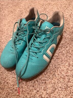 Turquoise Women's Soccer Cleats — Lightweight Lace-Up
